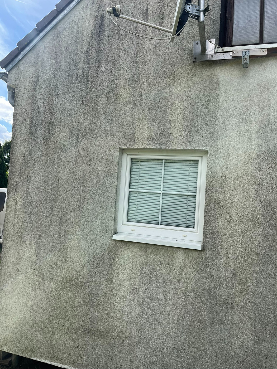 Čištění fasády – detail před čištěním